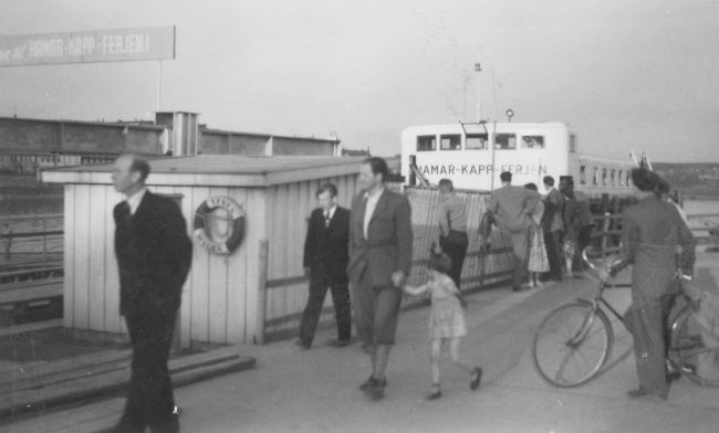 Hamar brygge_med_Hamar_Kapp_Ferjen_s
