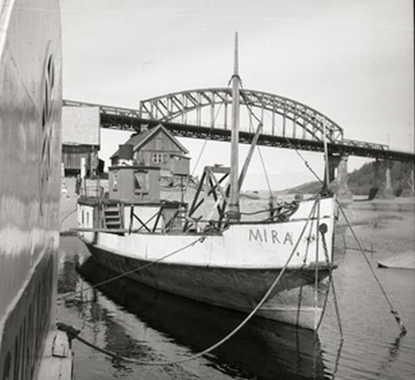 Mira v_Skibladner_p_Minne_s